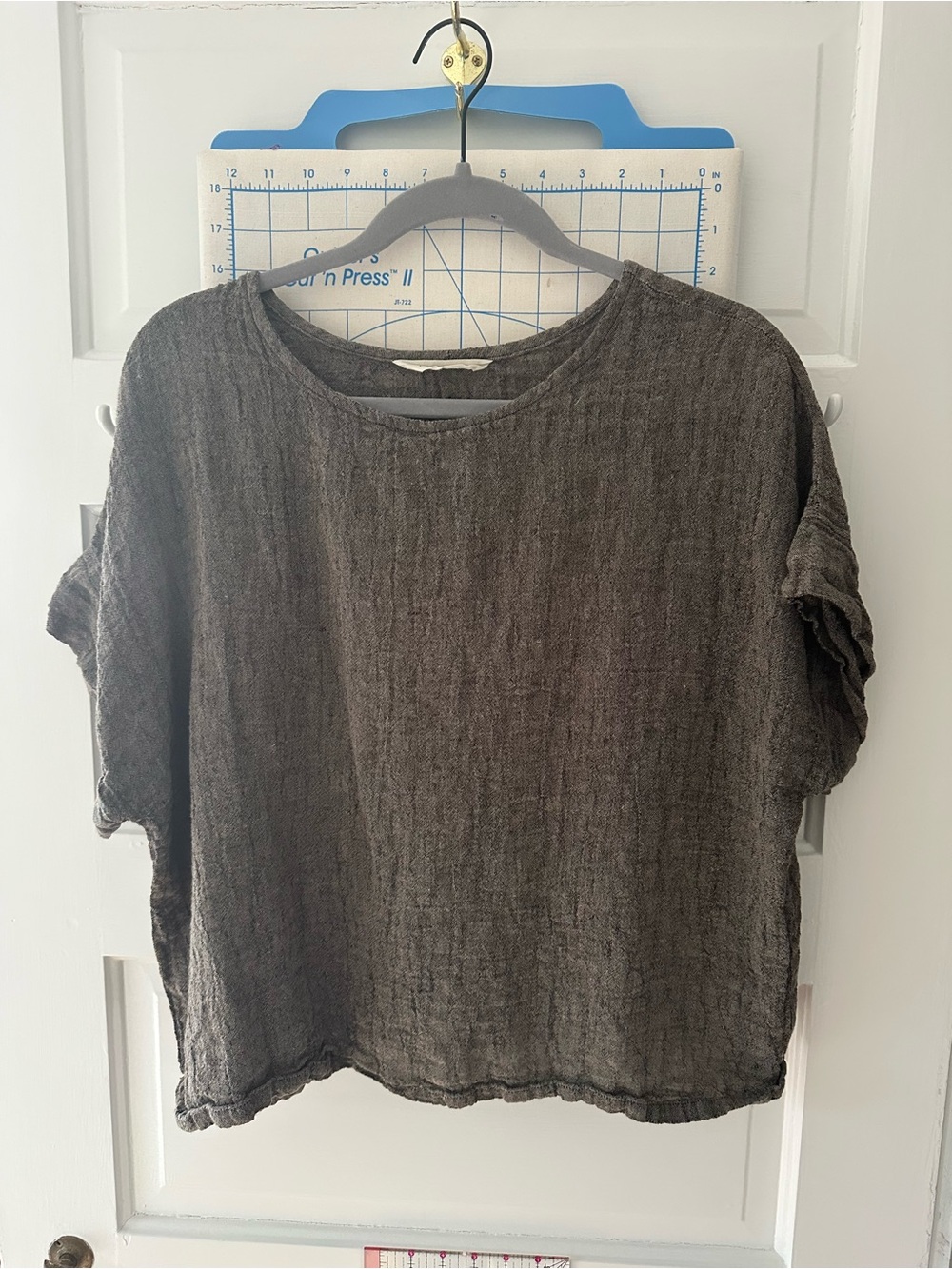 Georgia Tee in Linen Gauze Pepper - Picture 2 of 6